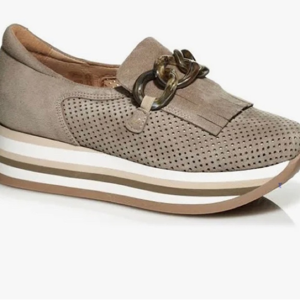 NWOT- new Softwaves Cadie sneaker. Too small for me. Ordered in another size.